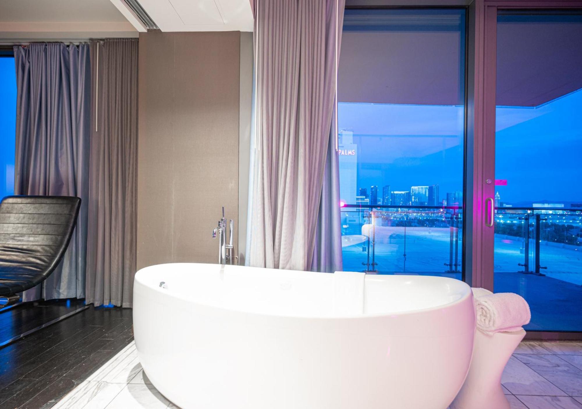 Stripviewsuites Two-bedroom Con-joined Exclusive