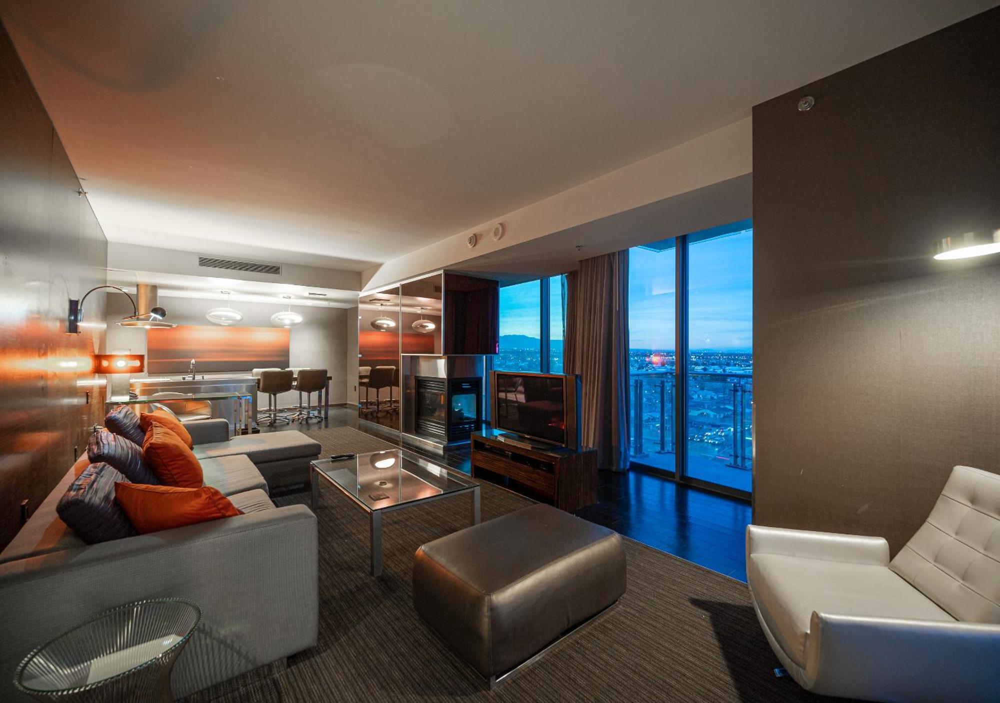 Stripviewsuites Two-bedroom Con-joined Exclusive Apartahotel *