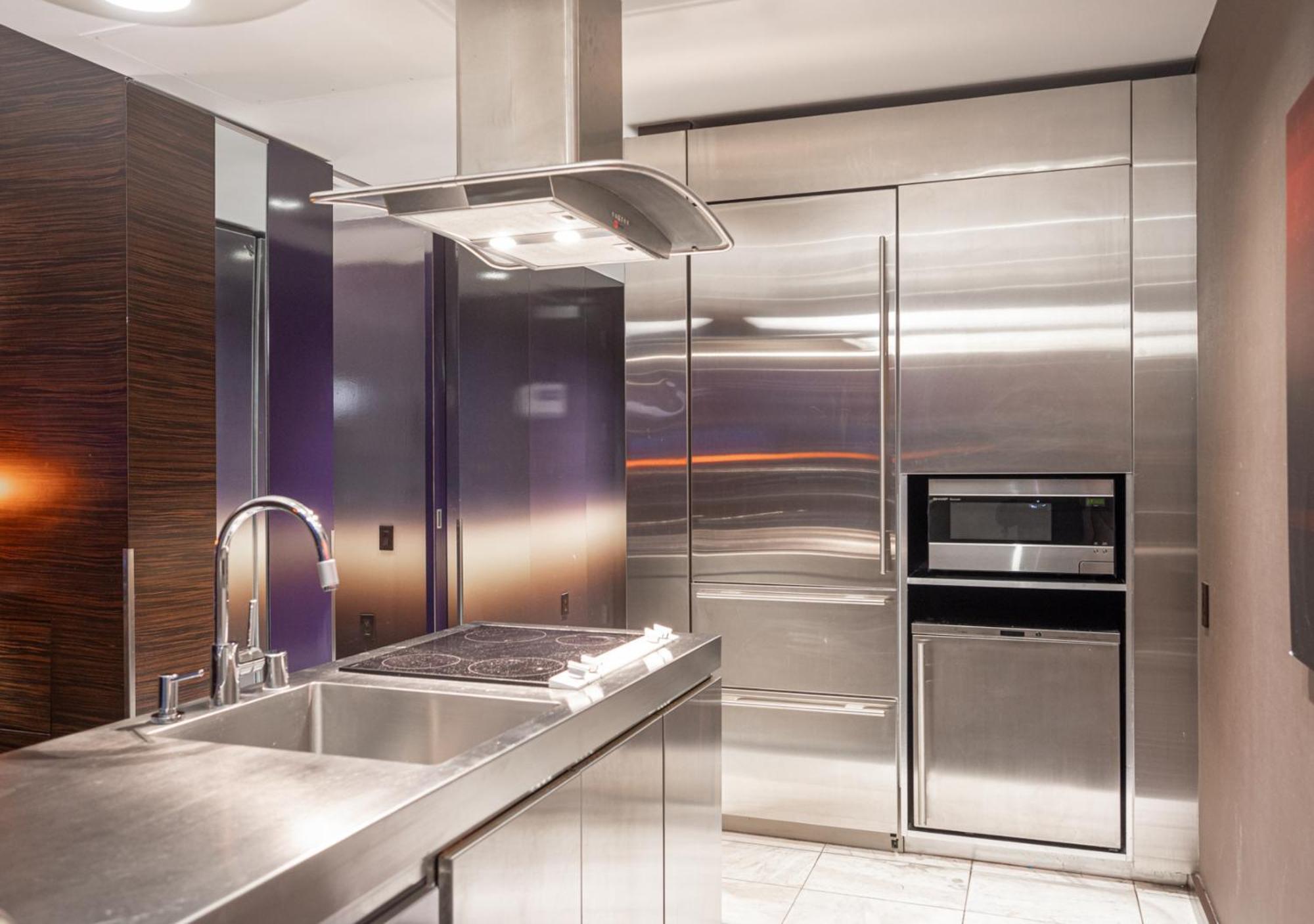 Stripviewsuites Two-bedroom Con-joined Exclusive Apartahotel