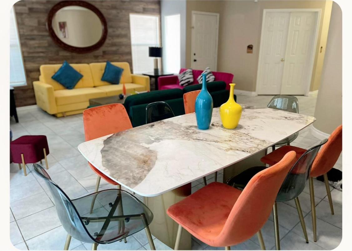 Holiday home Pet-friendly, Vibrant Oasis - Colorful Retreat Near Summerlin Las Vegas