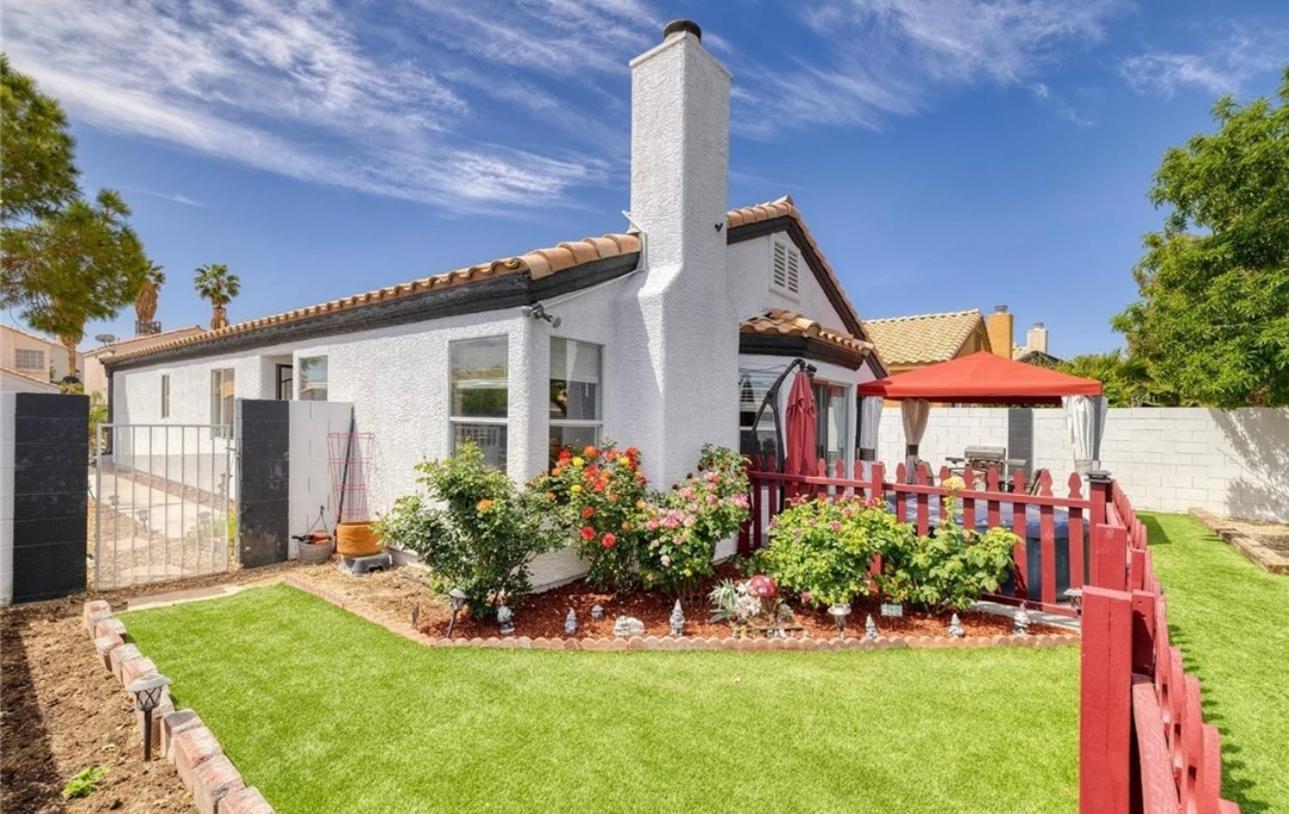 Pet-friendly, Vibrant Oasis - Colorful Retreat Near Summerlin Las Vegas
