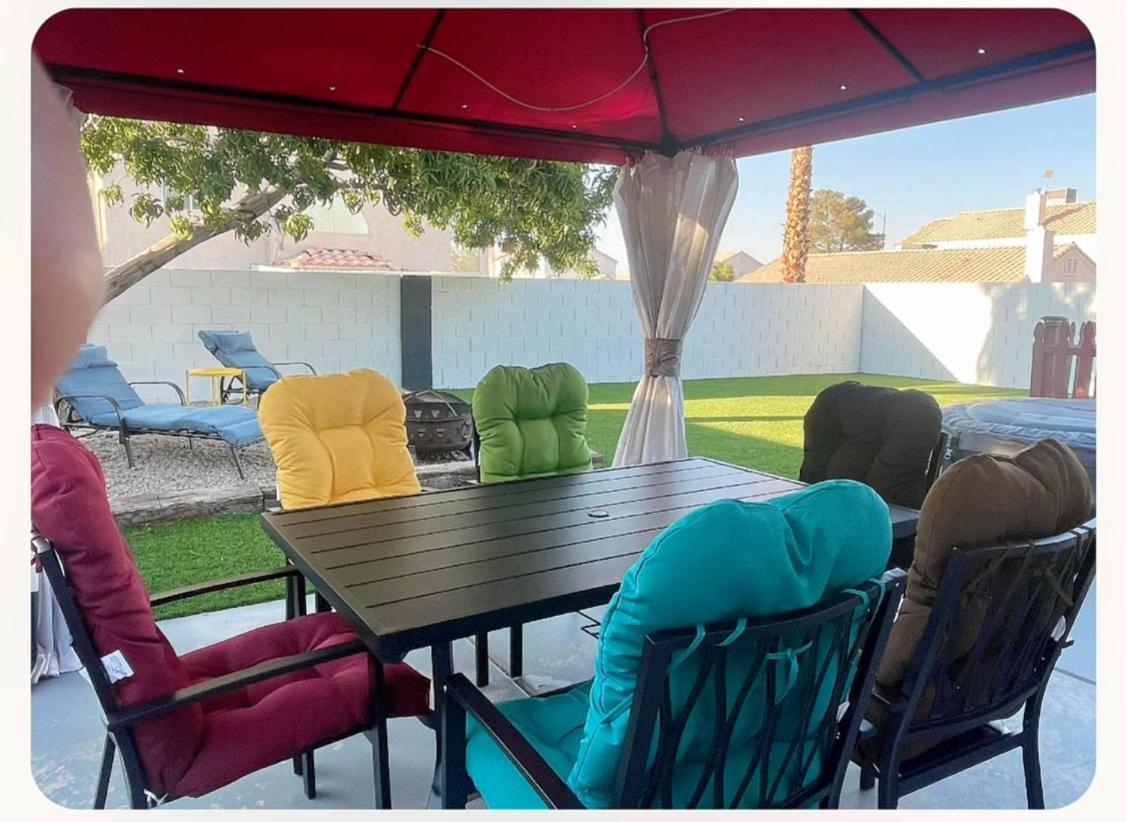 Pet-friendly, Vibrant Oasis - Colorful Retreat Near Summerlin