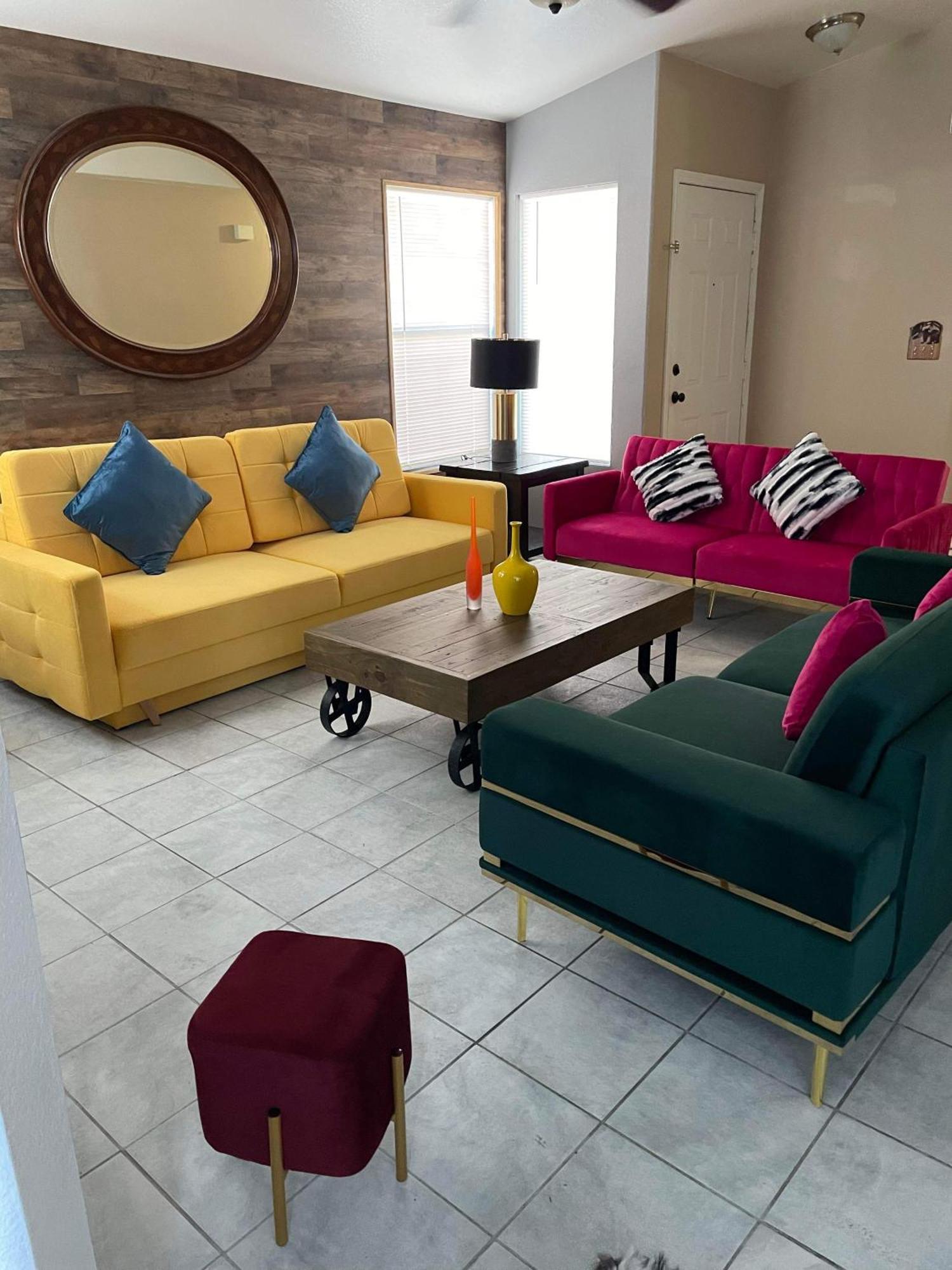 Сasa de vacaciones Pet-friendly, Vibrant Oasis - Colorful Retreat Near Summerlin Las Vegas