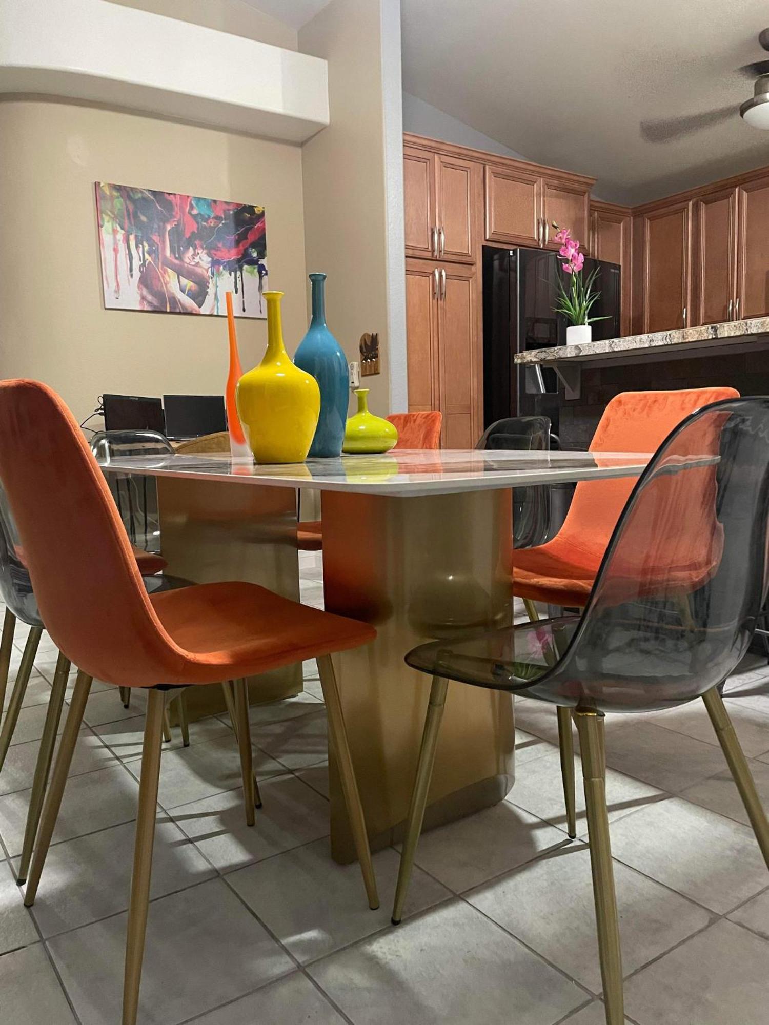 Pet-friendly, Vibrant Oasis - Colorful Retreat Near Summerlin *