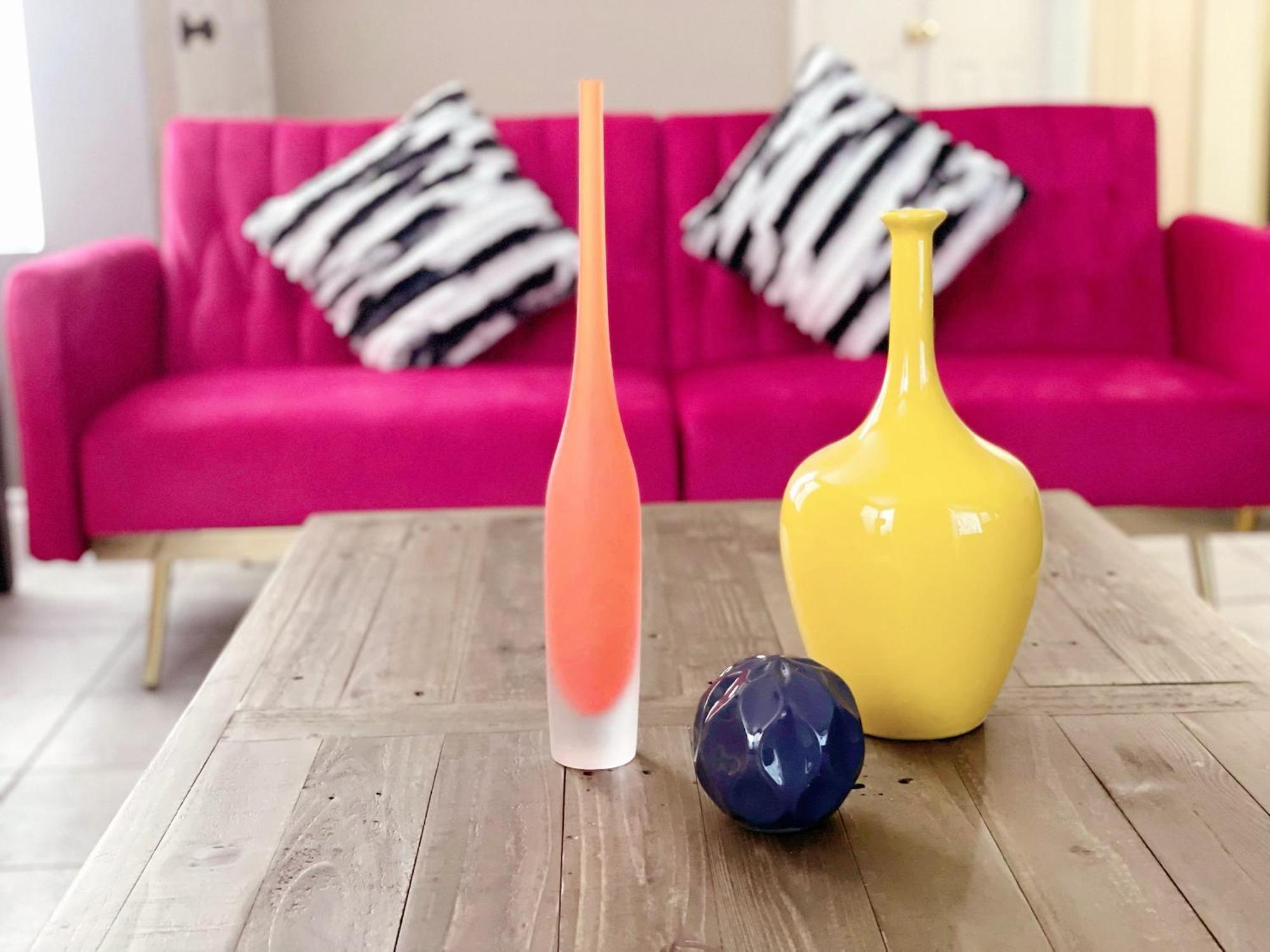Pet-friendly, Vibrant Oasis - Colorful Retreat Near Summerlin