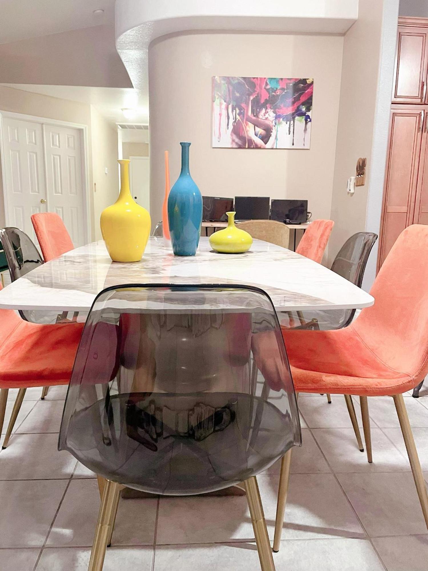Pet-friendly, Vibrant Oasis - Colorful Retreat Near Summerlin