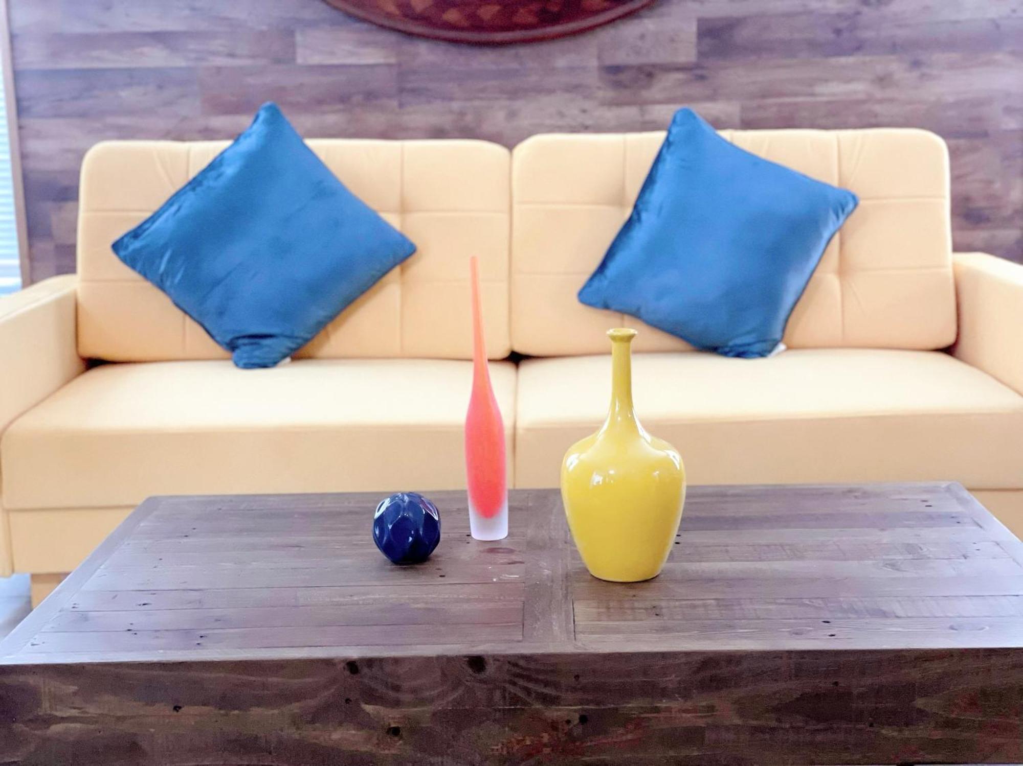 Pet-friendly, Vibrant Oasis - Colorful Retreat Near Summerlin *