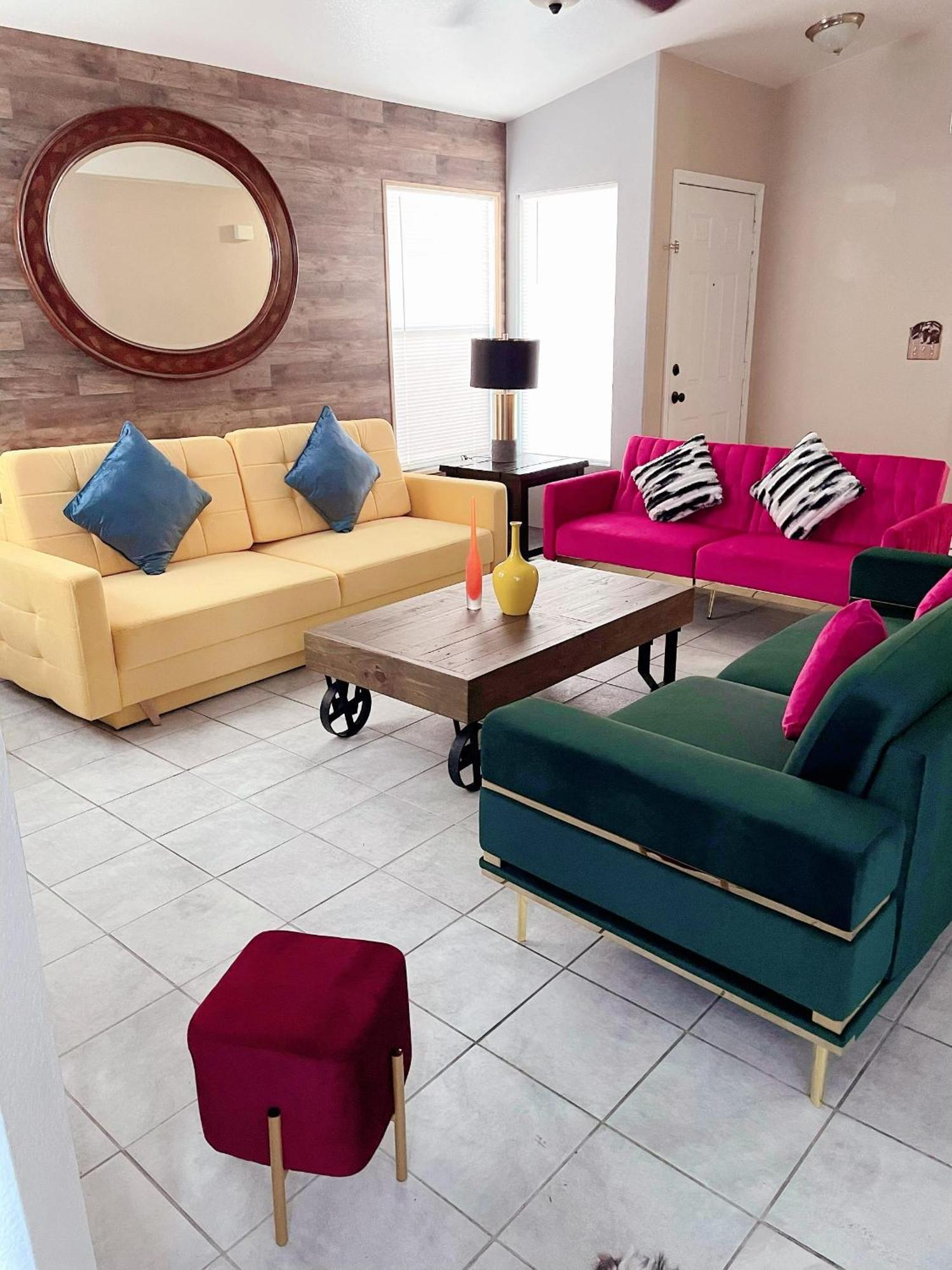 Pet-friendly, Vibrant Oasis - Colorful Retreat Near Summerlin Las Vegas