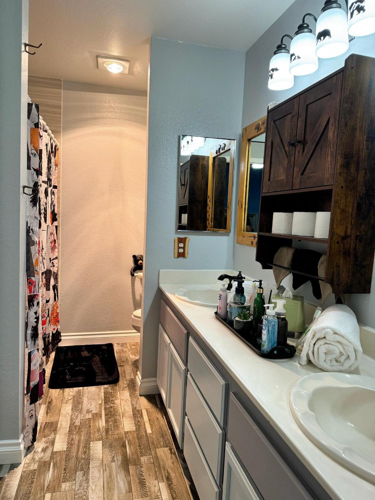 Pet-friendly, Vibrant Oasis - Colorful Retreat Near Summerlin