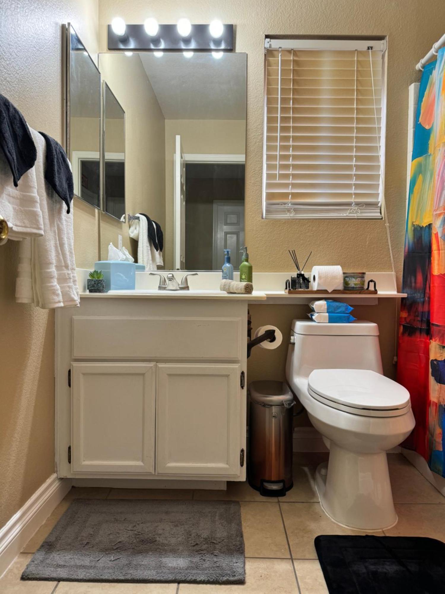 Pet-friendly, Vibrant Oasis - Colorful Retreat Near Summerlin * Las Vegas