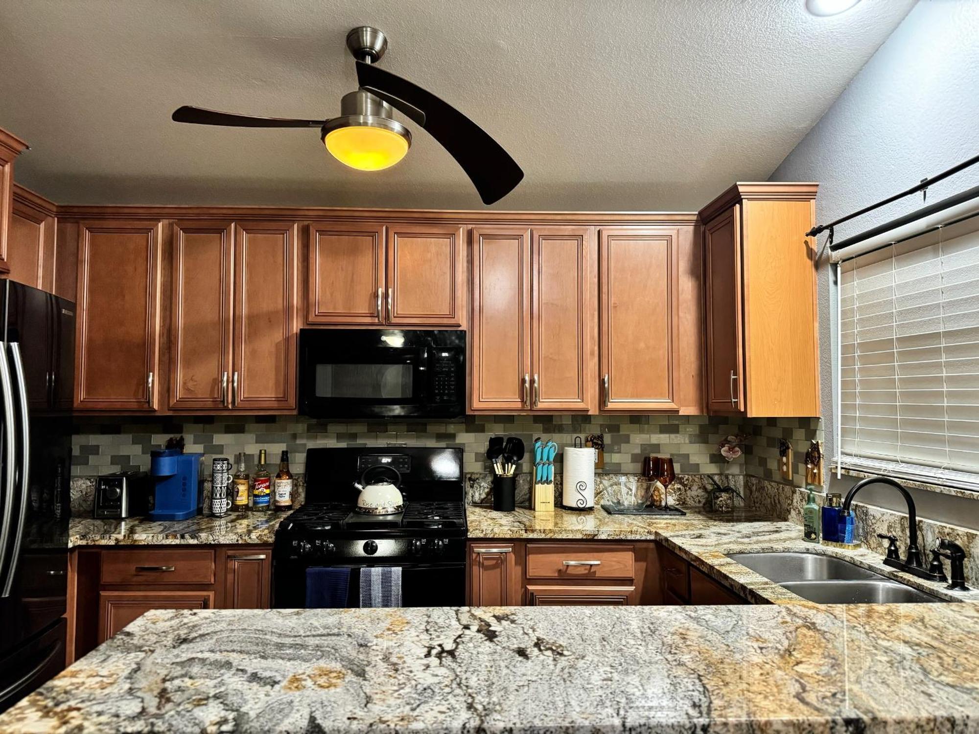 Pet-friendly, Vibrant Oasis - Colorful Retreat Near Summerlin Holiday home Las Vegas