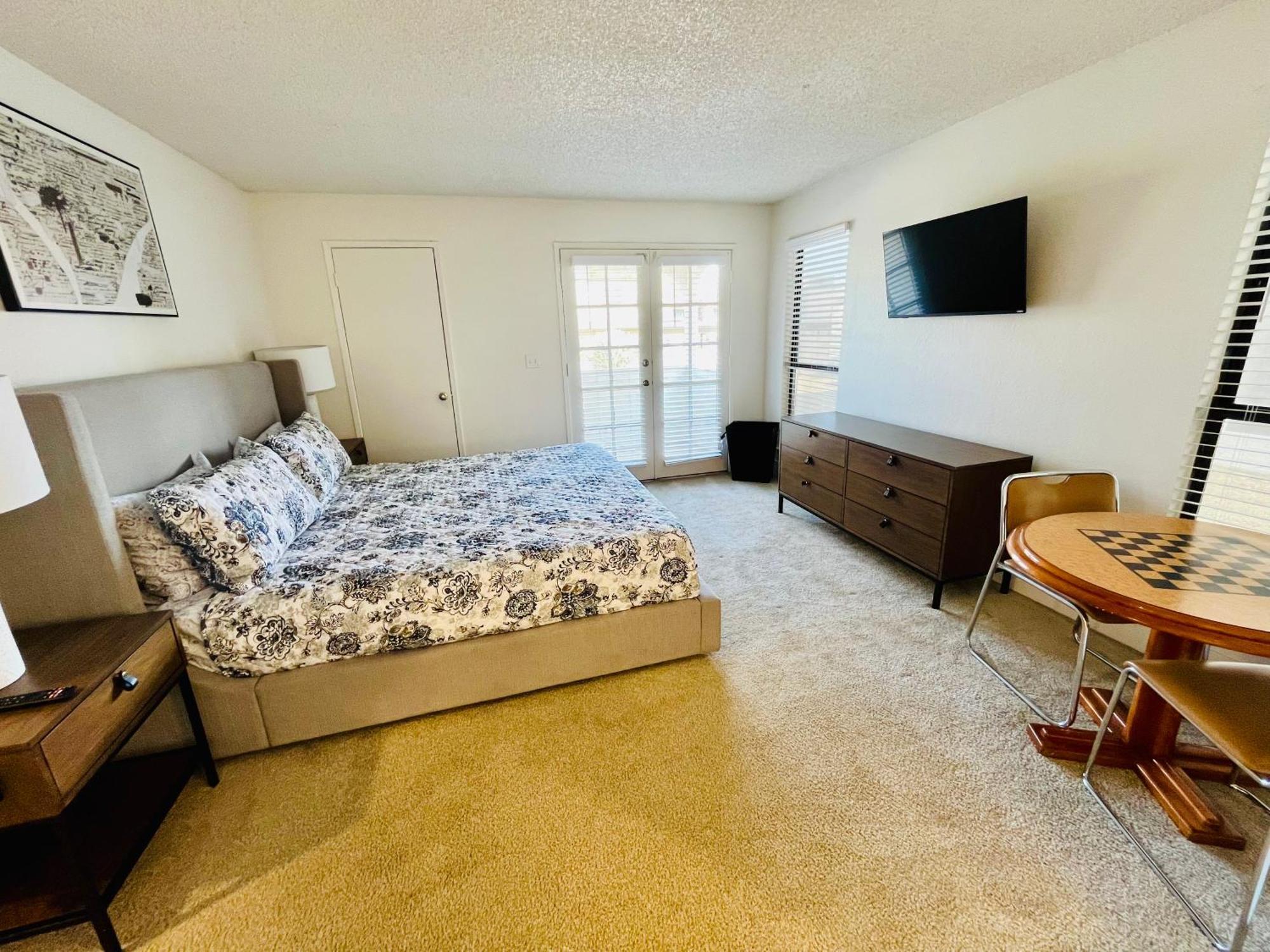 Cute 2 Bedroom 2 Bath 2 Mile Strip5 Apartamento