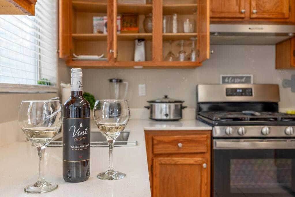 Spacious 4 Bedroom 3 Bath House Apartamento Las Vegas