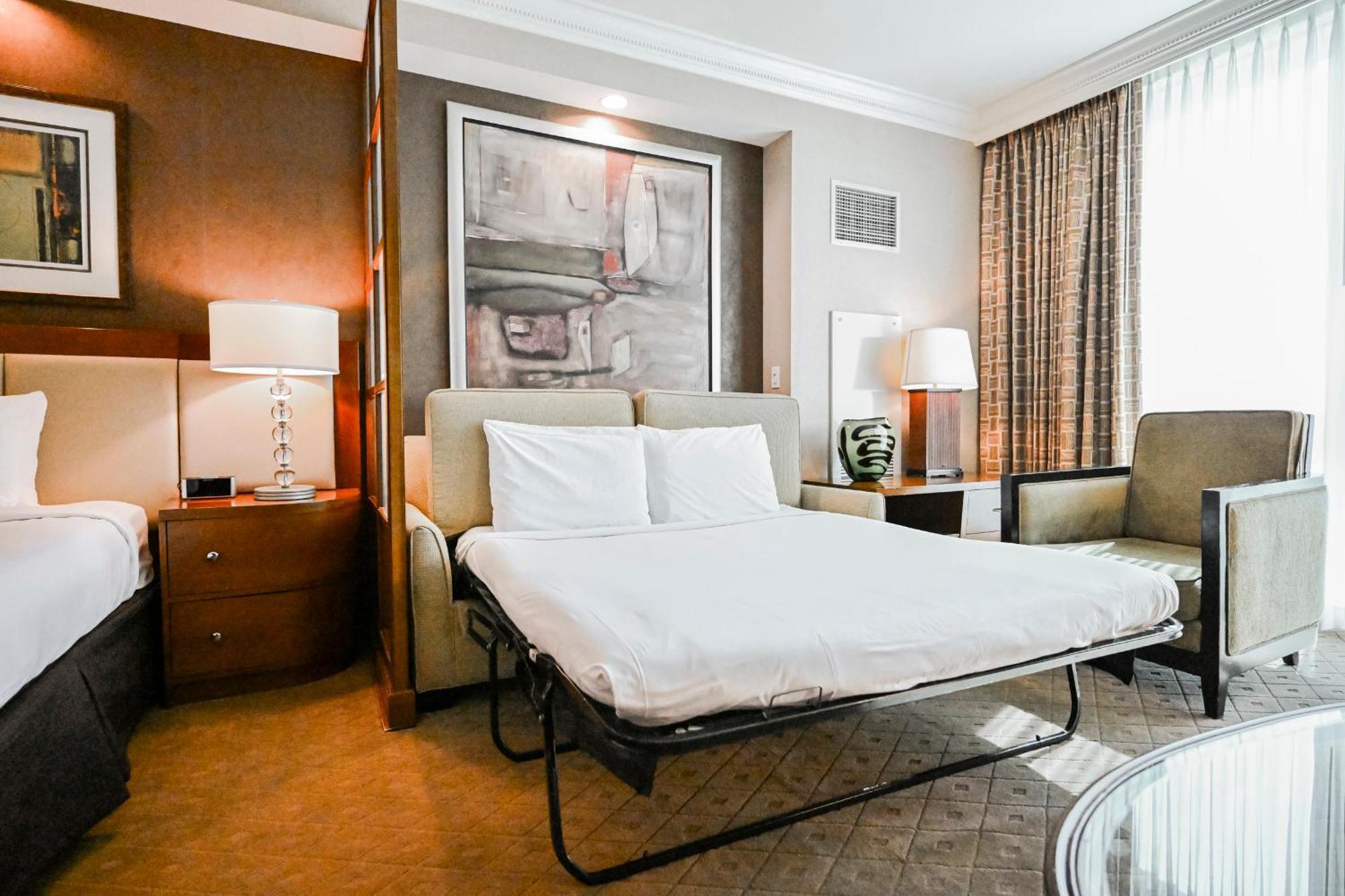Stripviewsuites Penthouse Two-bedroom Conjoined *