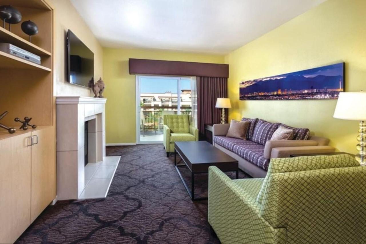 Enjoy Vegas Blvd With The Family In 2bd With Lazy River Apartment