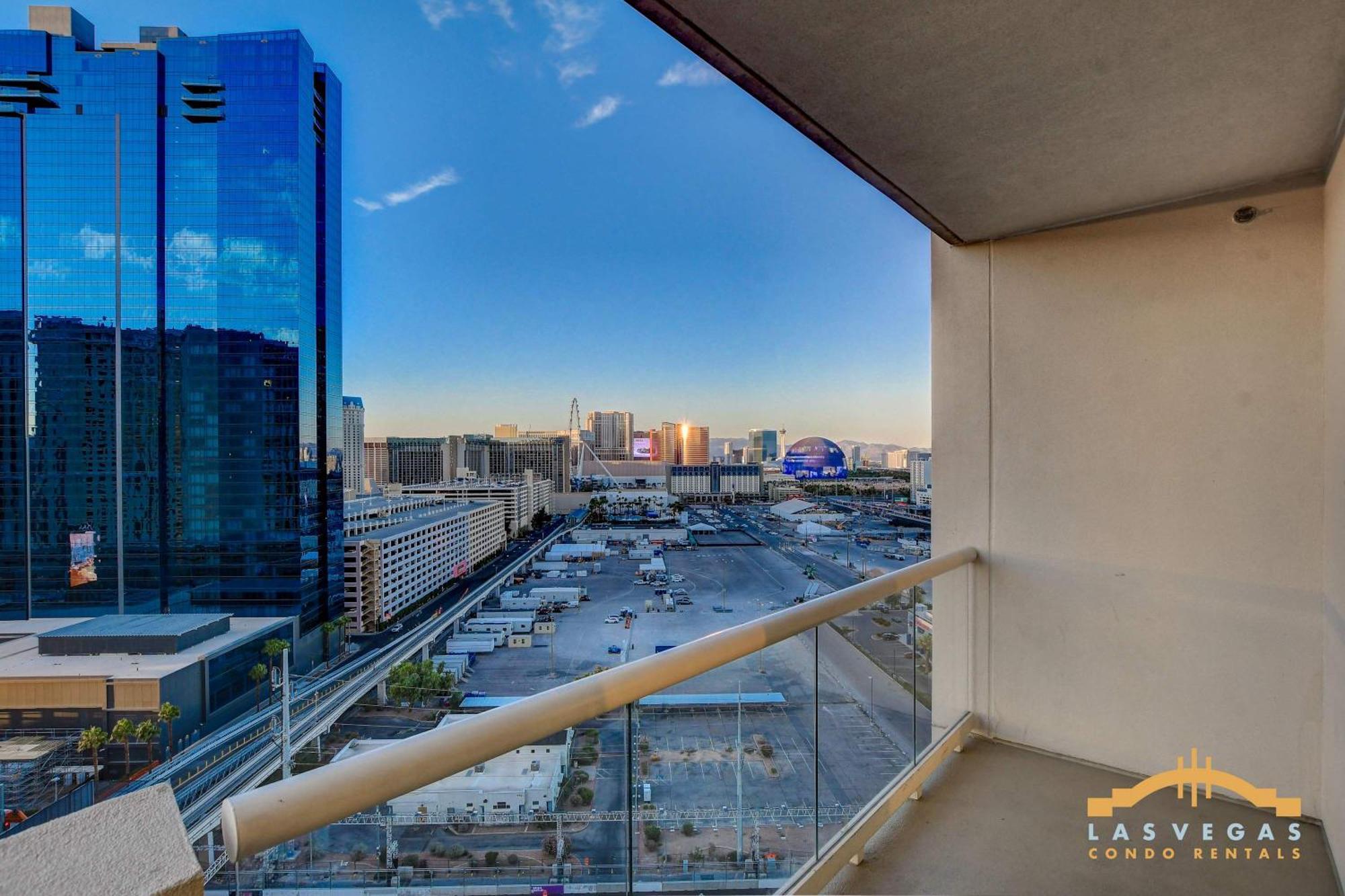 Mgm Signature-17-801 1br2ba F1 Strip View Balcony *