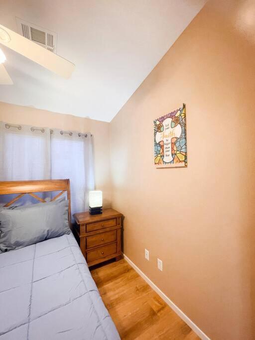 Holiday home Sparkling Book Now! Minutes To Ap & Lv Strip! *
