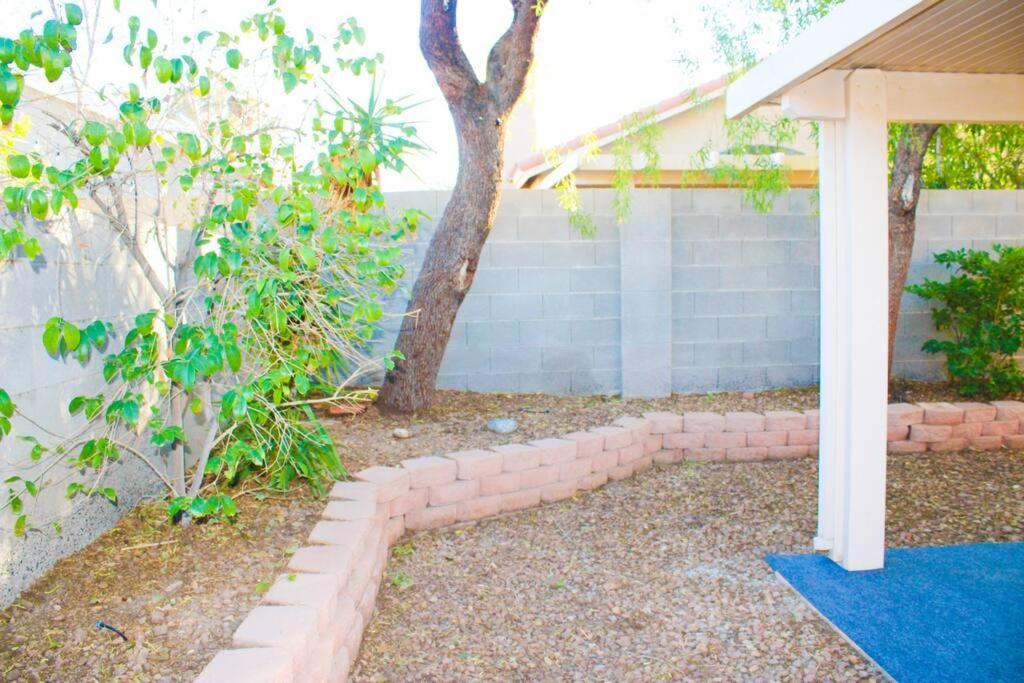 Sparkling Book Now! Minutes To Ap & Lv Strip! Holiday home