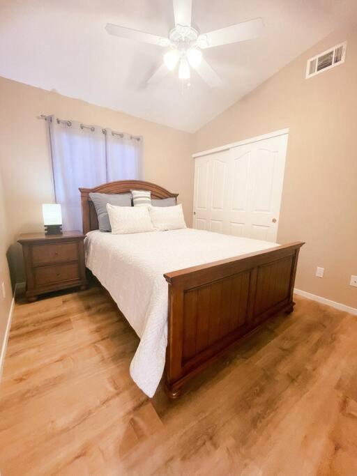 Holiday home Sparkling Book Now! Minutes To Ap & Lv Strip! *
