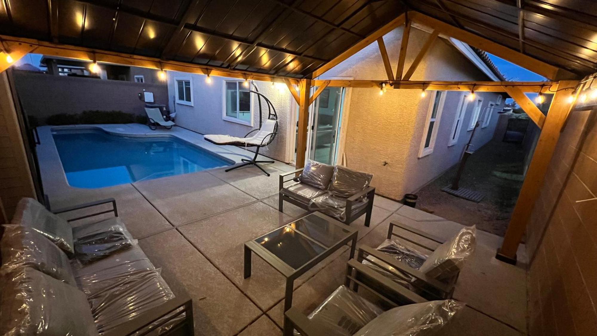 Family Friendly Contemporary House With Pool Las Vegas