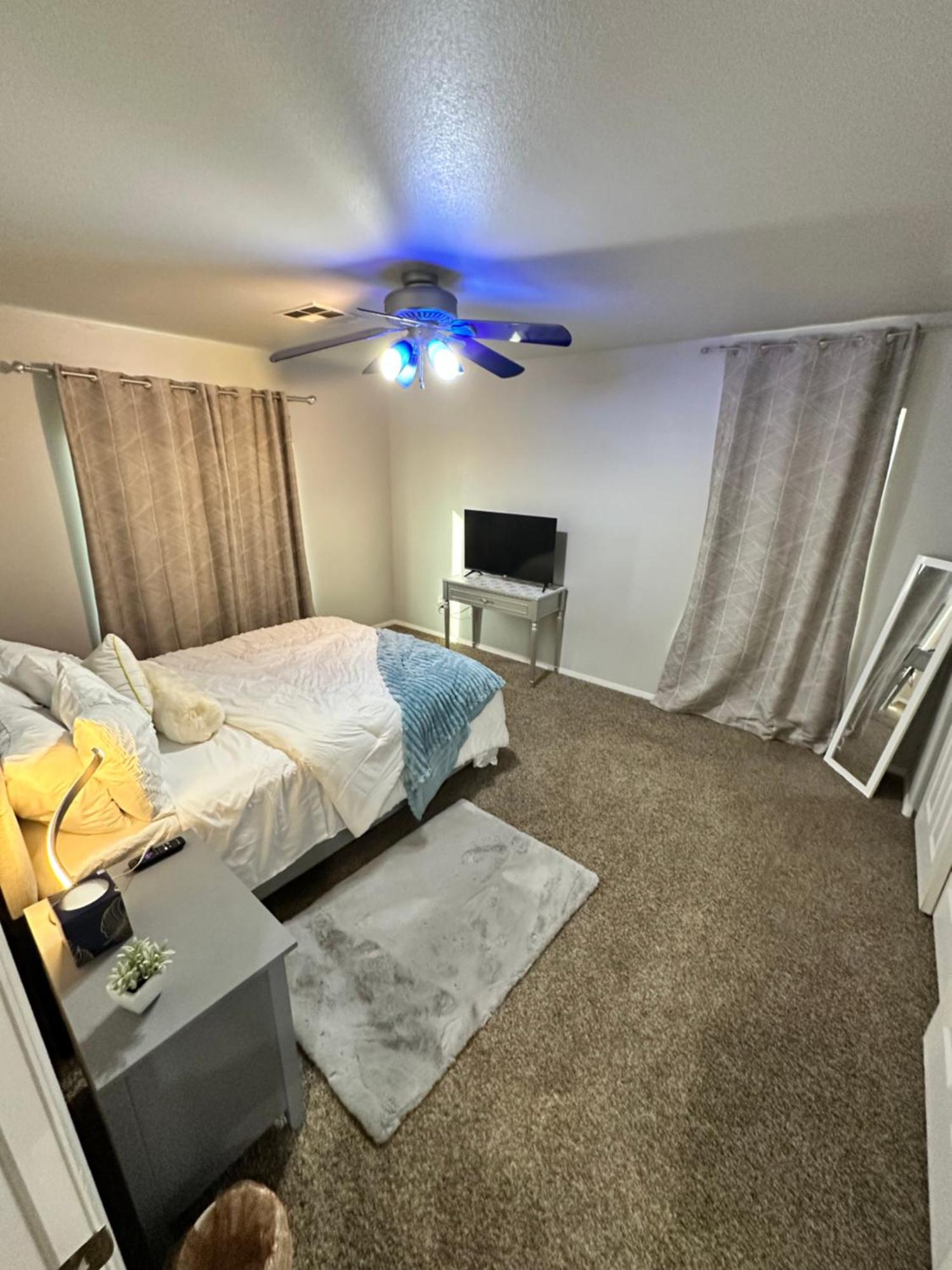 Spacious Cozy Close To Everything Homestay Las Vegas