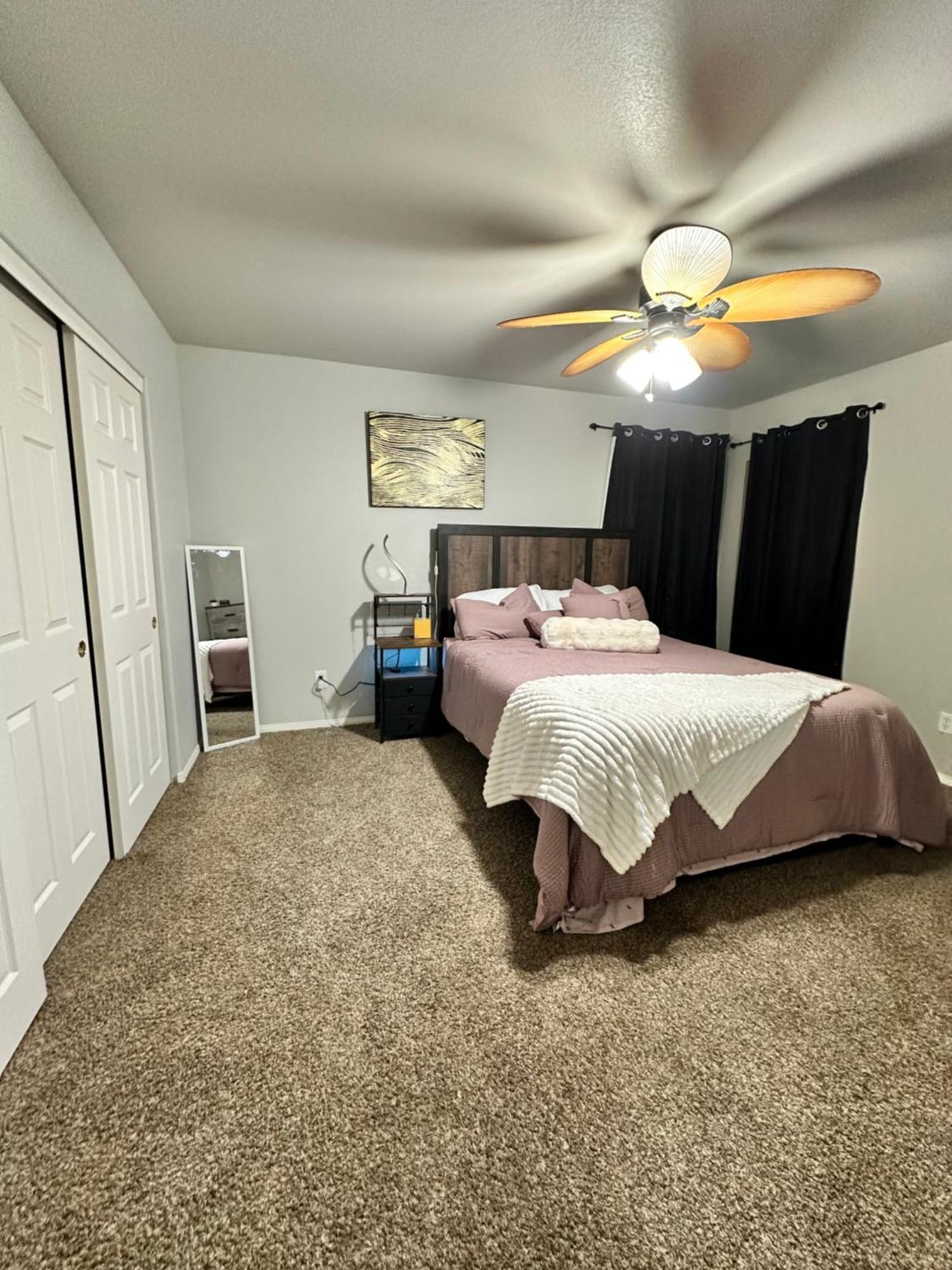 Spacious Cozy Close To Everything Habitación en casa particular Las Vegas