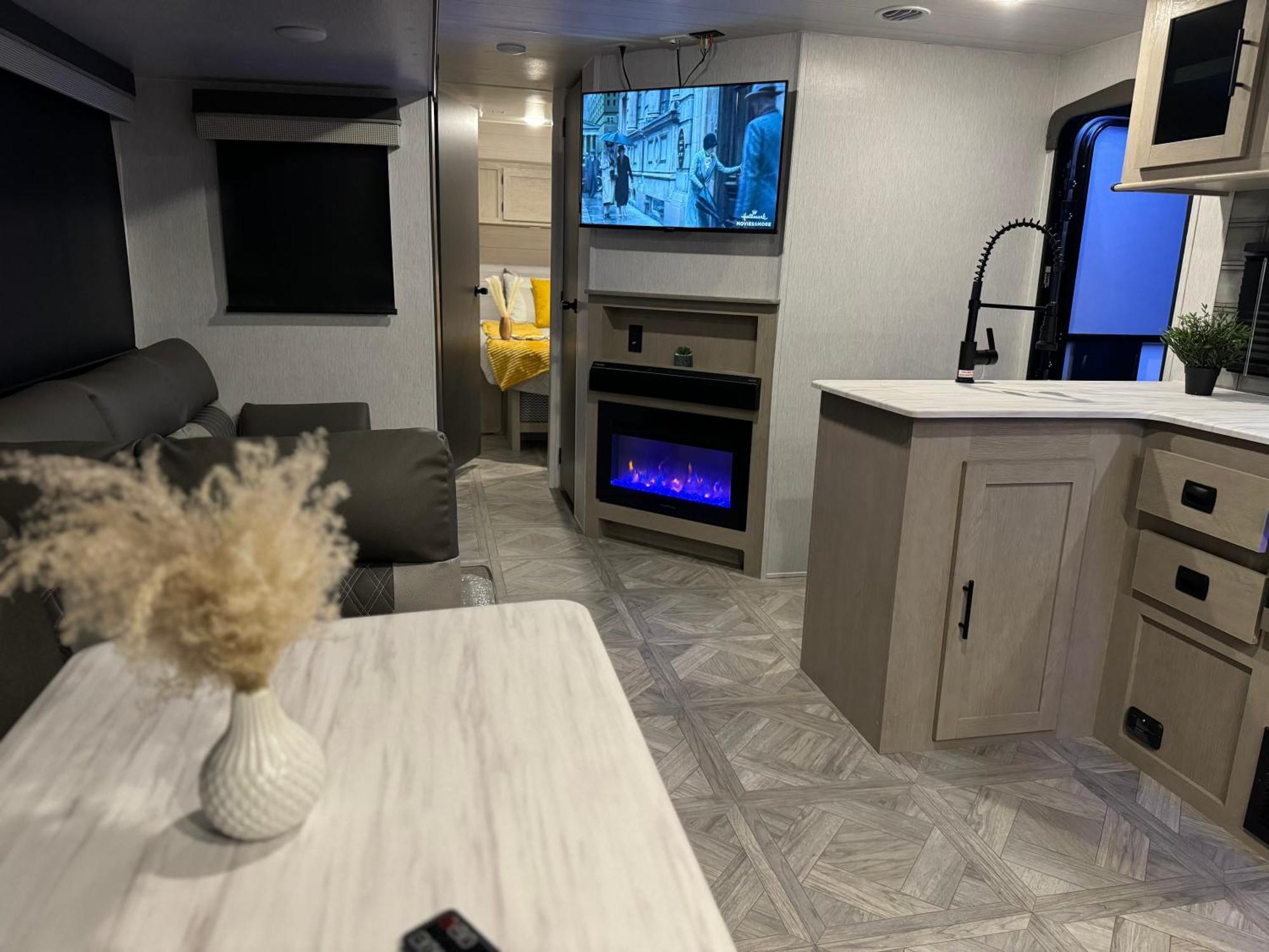 Campsite Cozy Stationary Rv Getaway