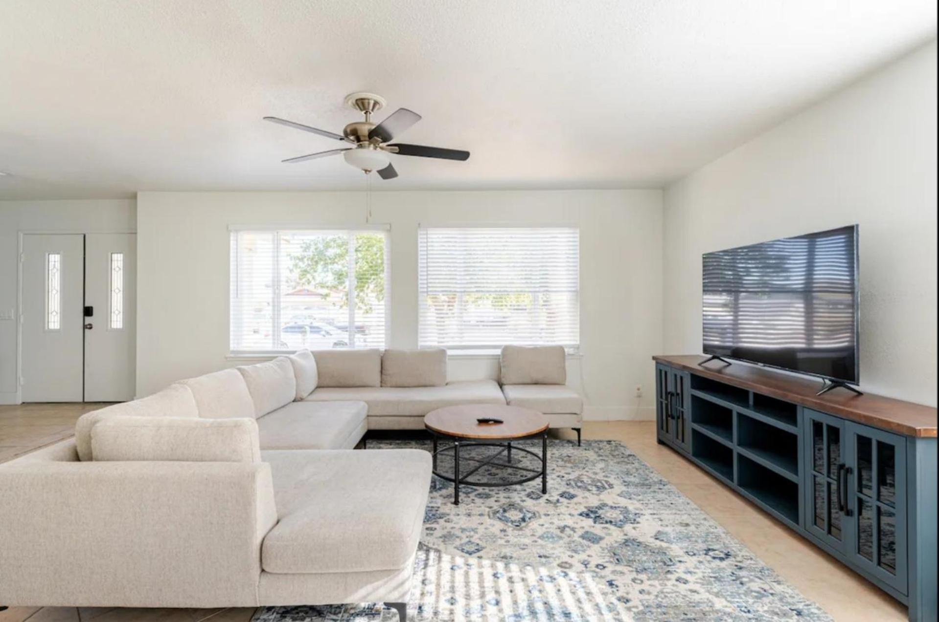 Villa Oasis In The Desert With Huge Heated Pool And *