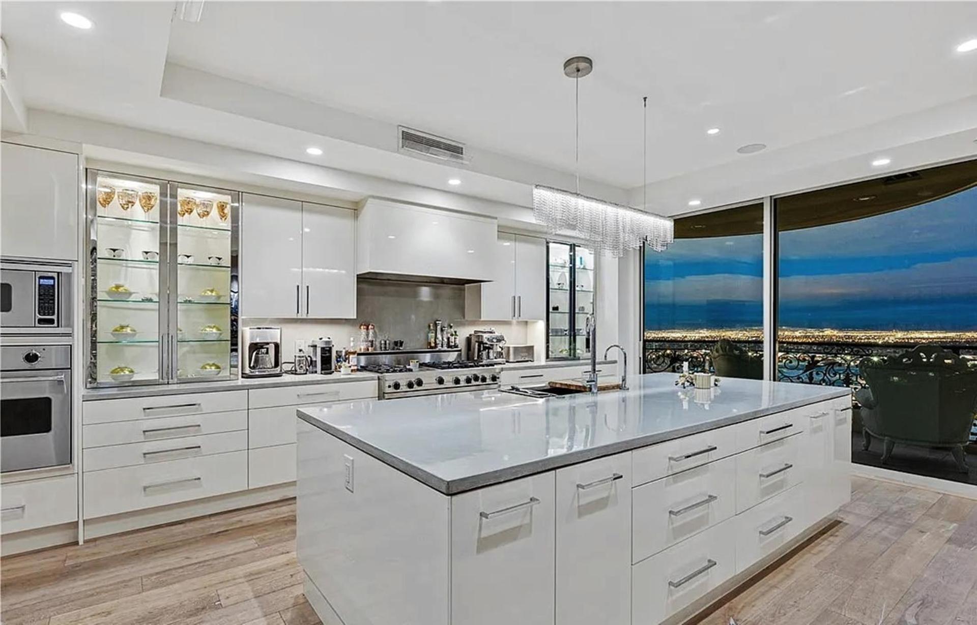 Luxurious Four-bedroom Penthouse Apartamento