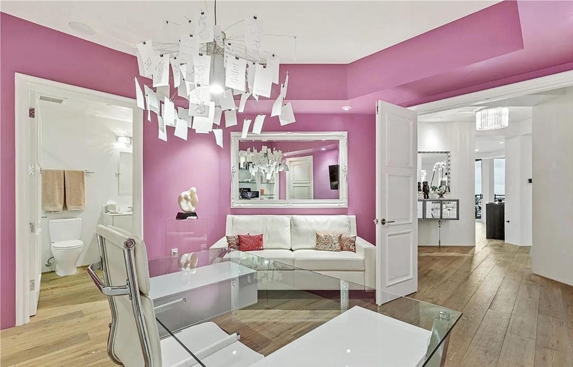 Luxurious Four-bedroom Penthouse *