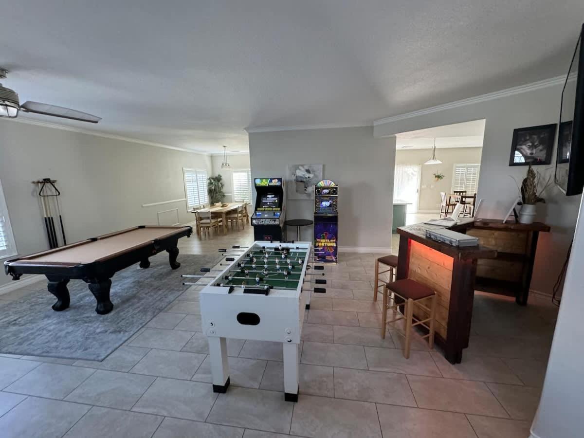 Сasa de vacaciones Spacious Luxury Desert Retreat With Heated Pool Putt Putt And A Playground For Family