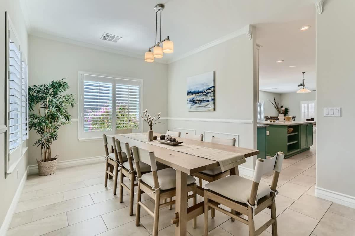 Spacious Luxury Desert Retreat With Heated Pool Putt Putt And A Playground For Family Сasa de vacaciones Las Vegas