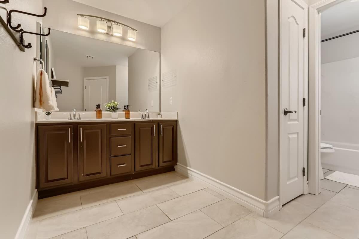 Spacious Luxury Desert Retreat With Heated Pool Putt Putt And A Playground For Family Сasa de vacaciones Las Vegas