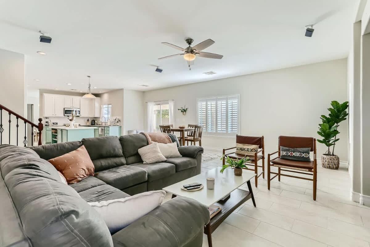 Spacious Luxury Desert Retreat With Heated Pool Putt Putt And A Playground For Family Сasa de vacaciones Las Vegas
