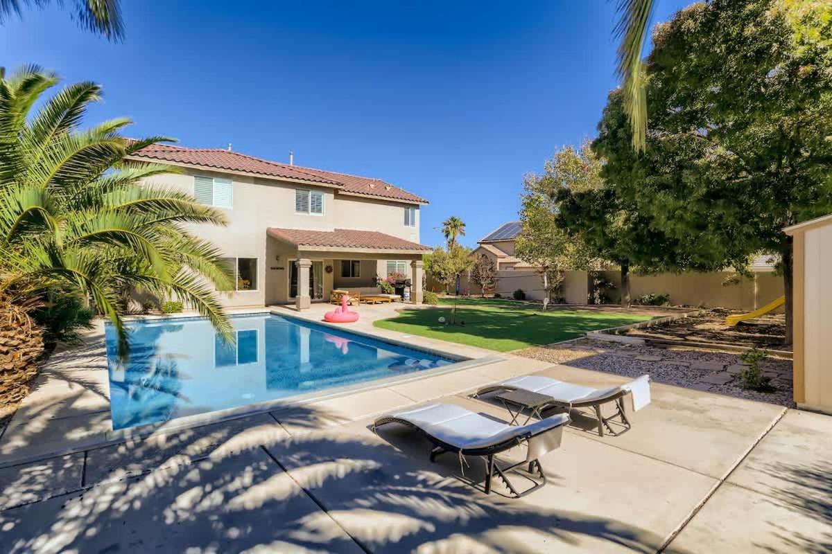 Сasa de vacaciones Spacious Luxury Desert Retreat With Heated Pool Putt Putt And A Playground For Family