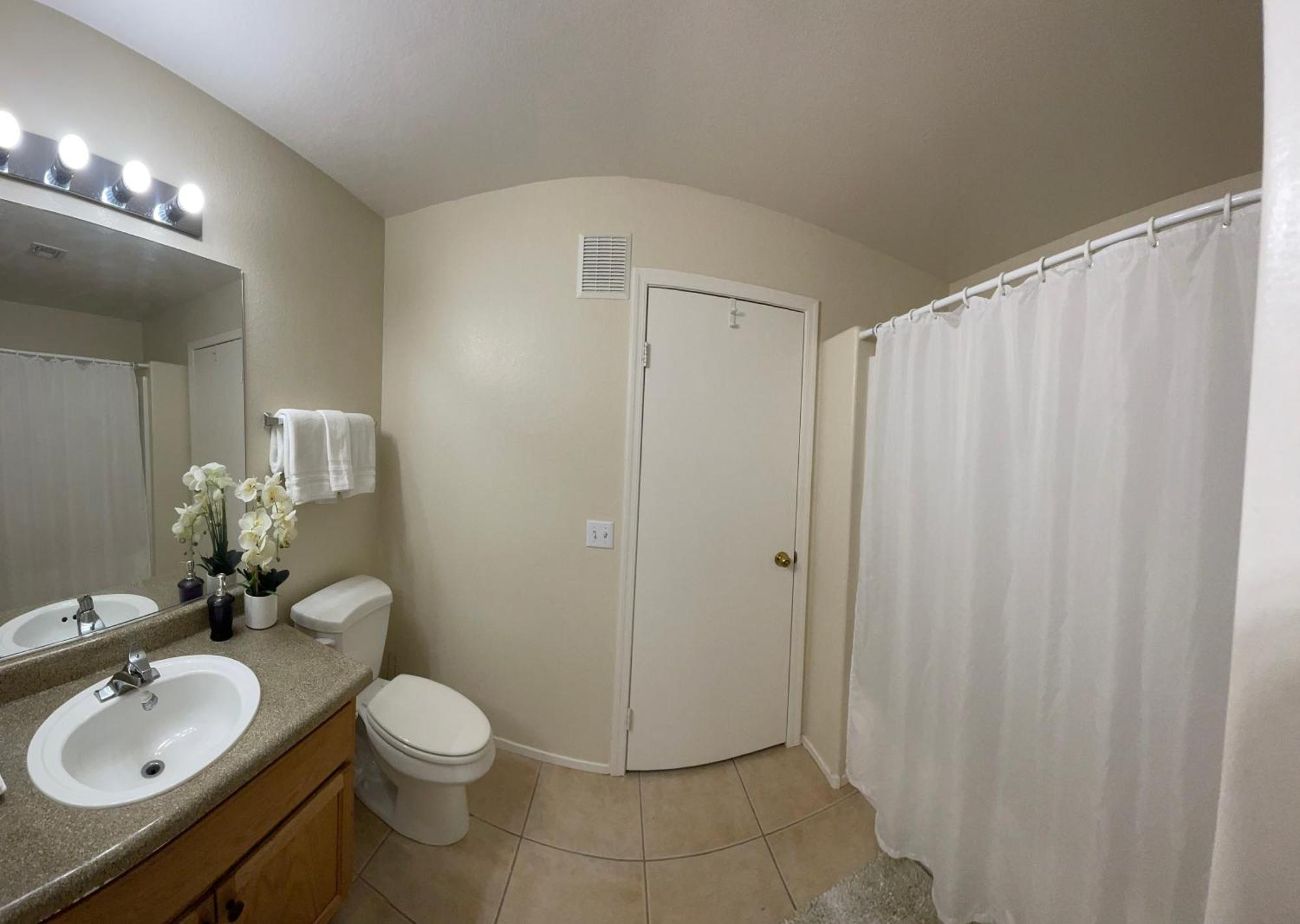 Extended 3 Bedrooms Cozy Townhouse Living