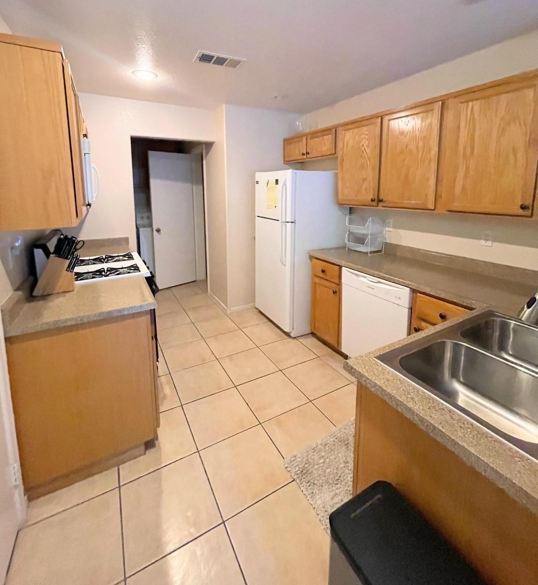 Extended 3 Bedrooms Cozy Townhouse Living *