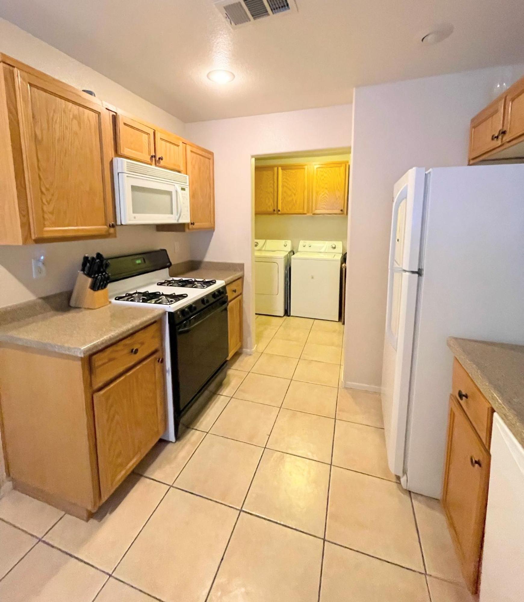 Extended 3 Bedrooms Cozy Townhouse Living * Las Vegas