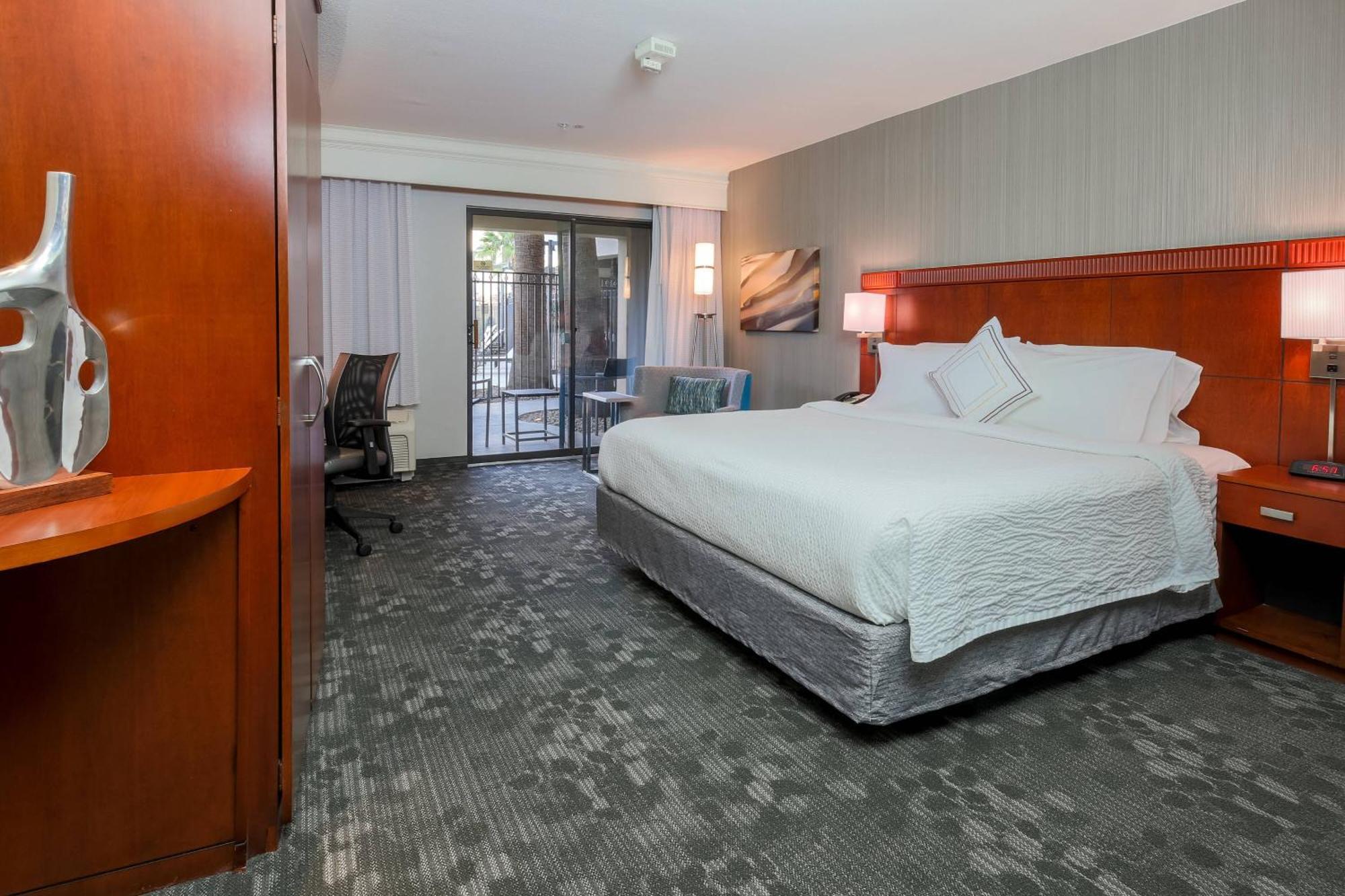 Hotel Courtyard By Marriott Vegas Stadium Area 3*