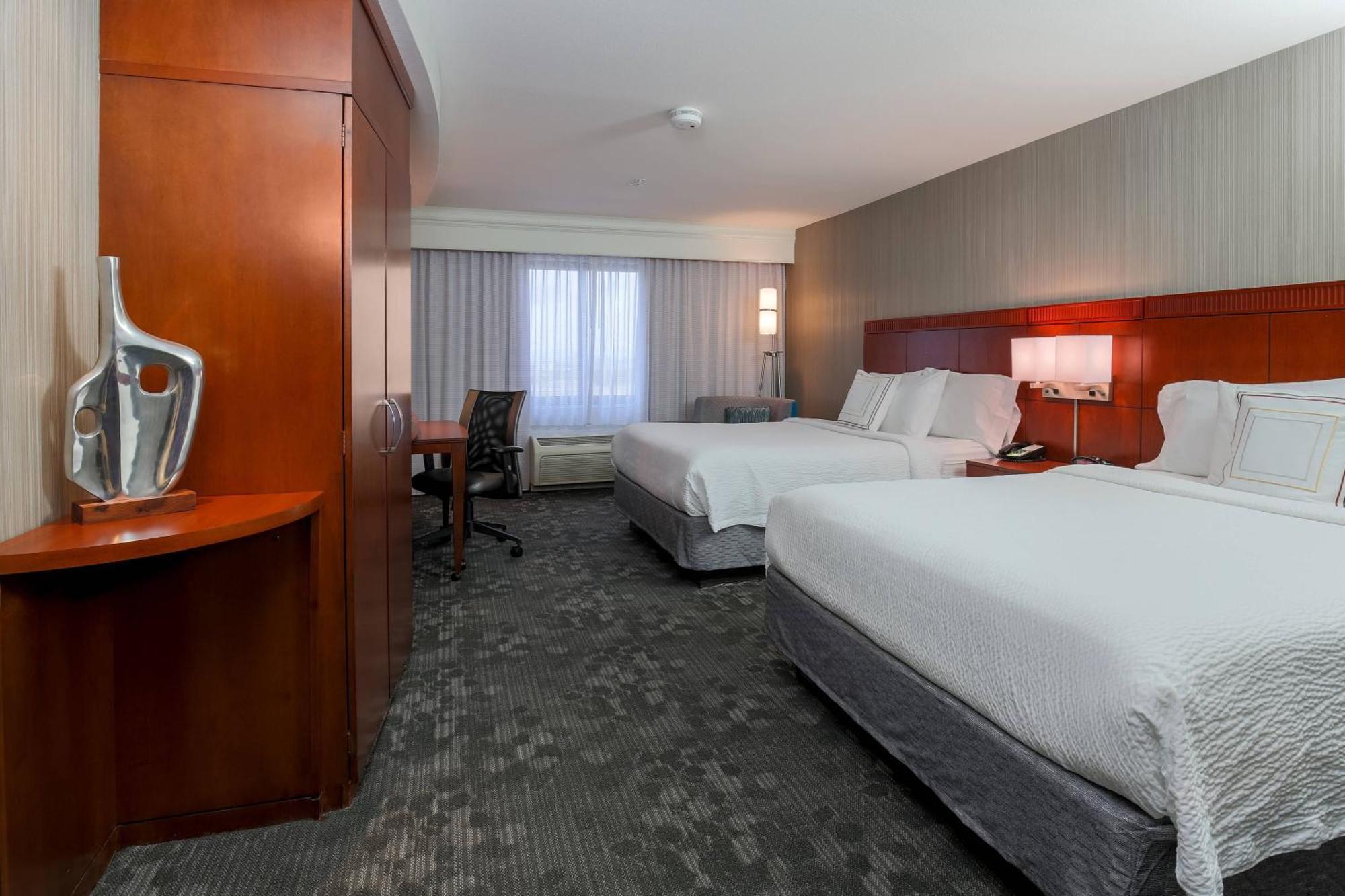 Courtyard By Marriott Vegas Stadium Area Hotel 3*