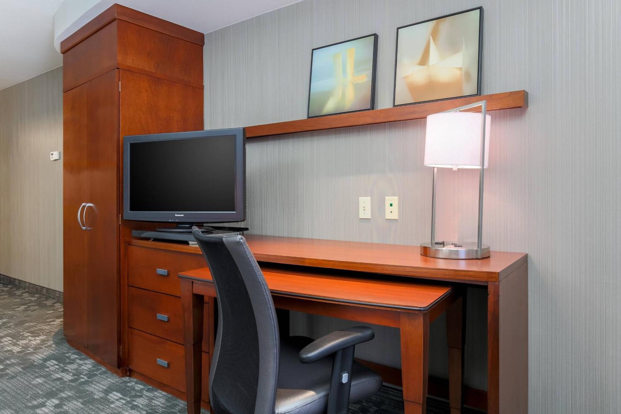 Courtyard By Marriott Vegas Stadium Area Hotel 3*