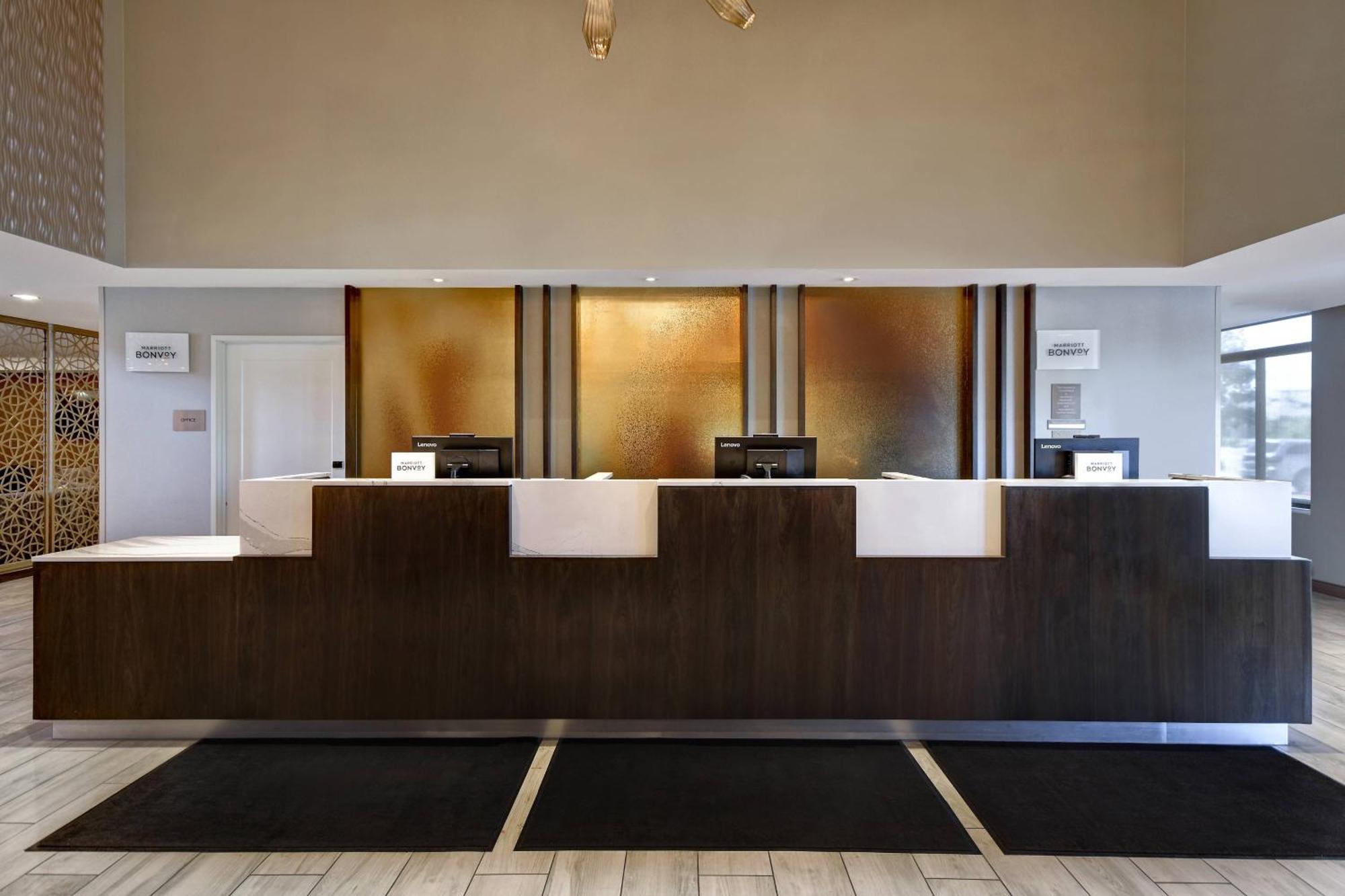 Fairfield & Vegas Airport South Hotel