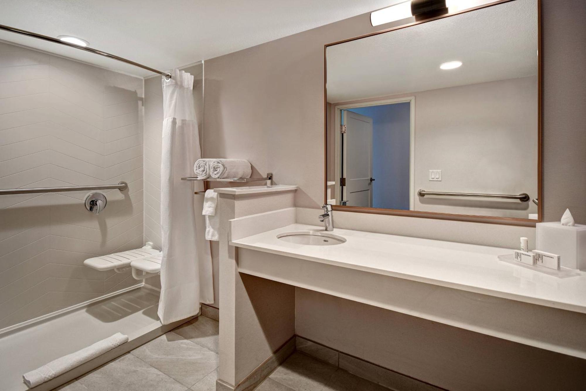 Fairfield & Vegas Airport South Hotel 3*