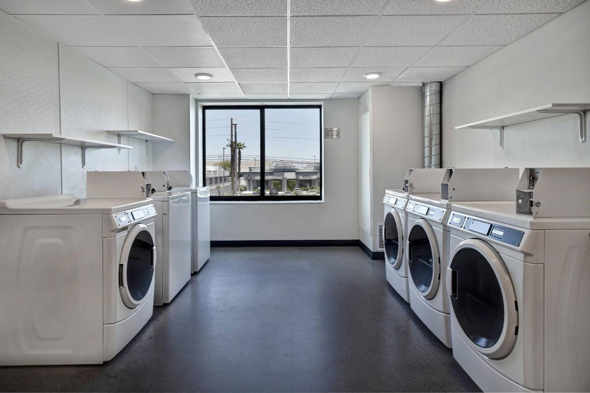 Hotel Fairfield & Vegas Airport South 3*
