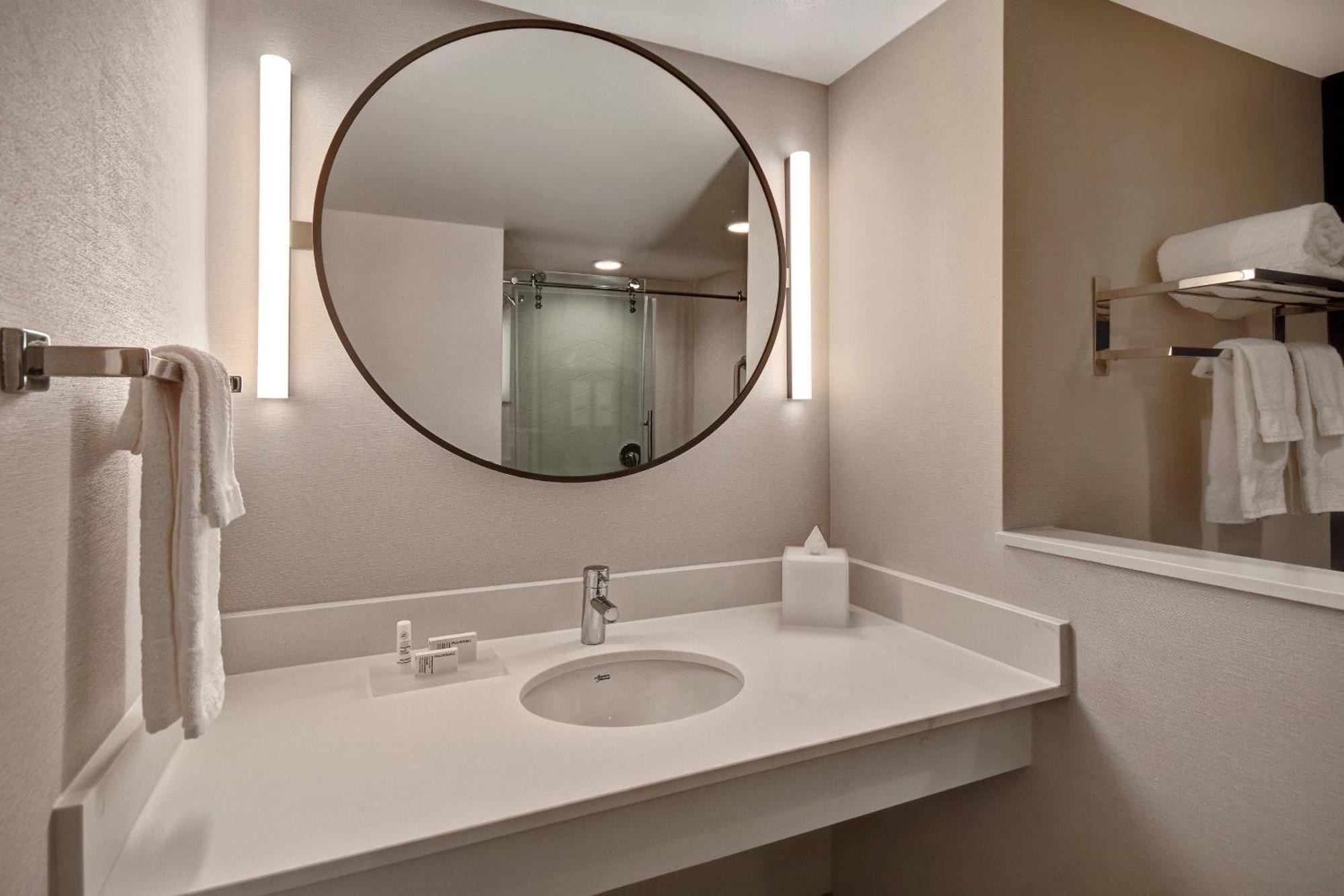 Fairfield & Vegas Airport South 3*