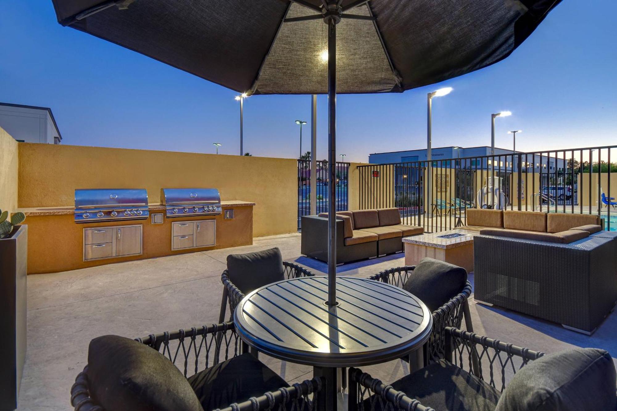Hotel Fairfield & Vegas Airport South 3*