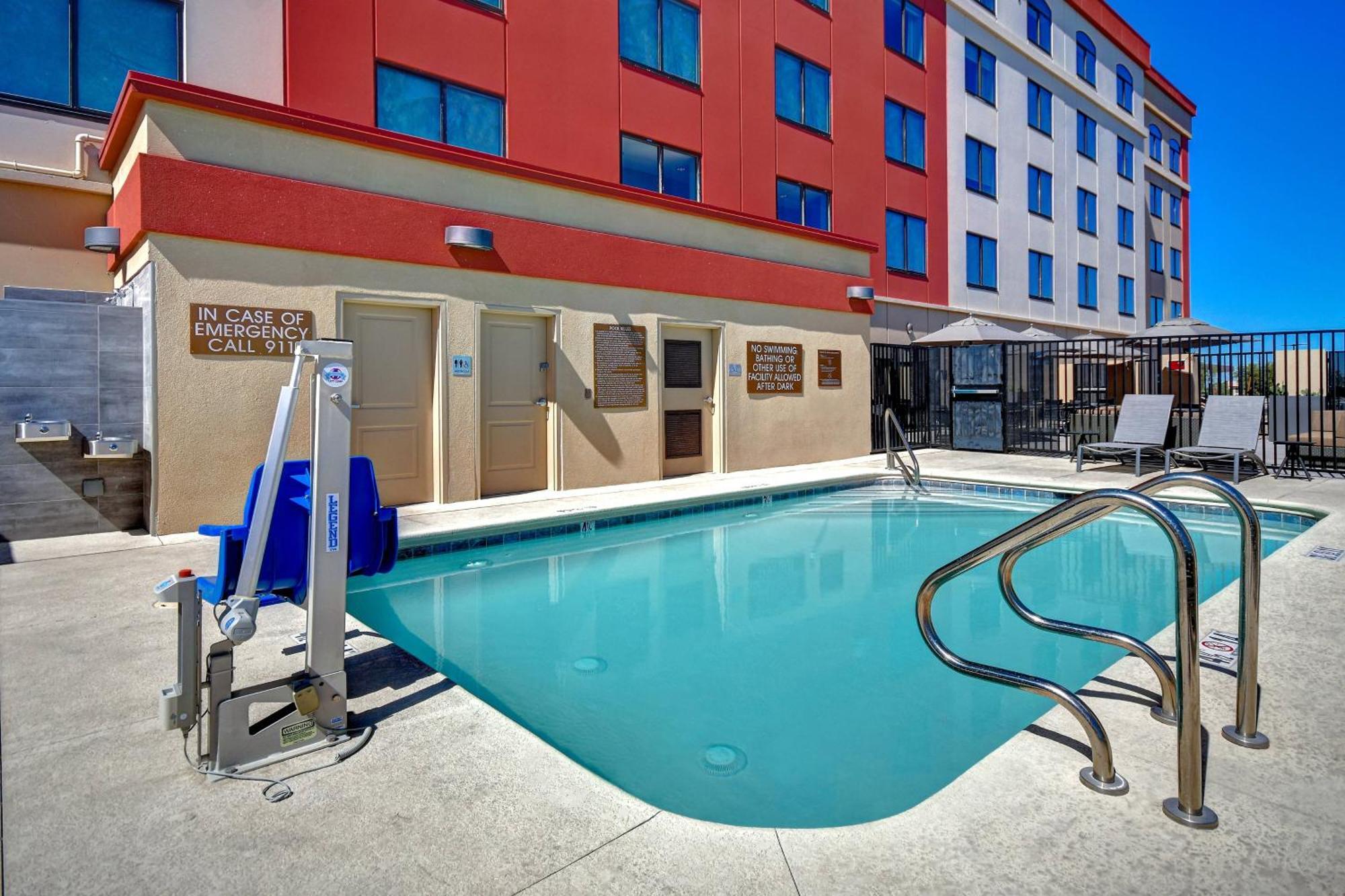 Fairfield & Vegas Airport South Hotel 3*
