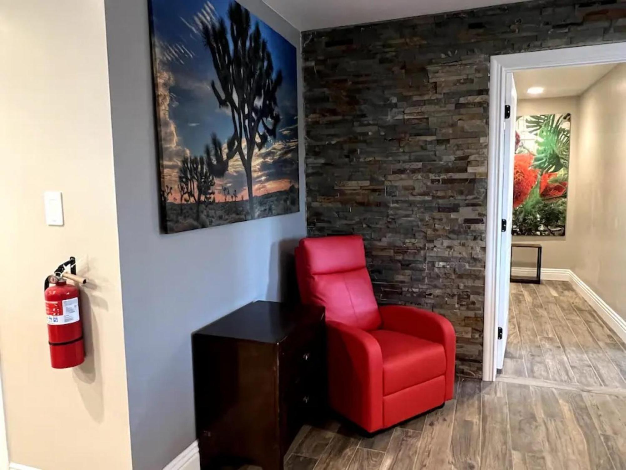 Lux Private - Pool, Billiards, 8 Smart Tvs, Board Games, Cotton Bedding - The Stone Sanctuary At Mccullough Hills Trailhead Сasa de vacaciones Las Vegas