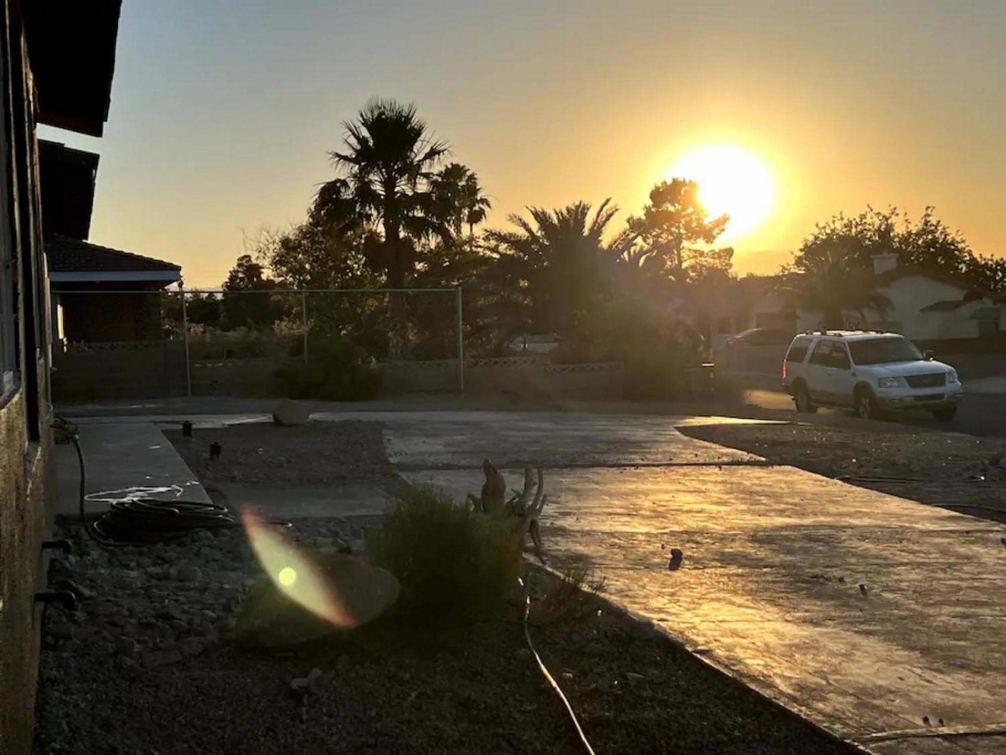 Lux Private - Pool, Billiards, 8 Smart Tvs, Board Games, Cotton Bedding - The Stone Sanctuary At Mccullough Hills Trailhead Сasa de vacaciones Las Vegas