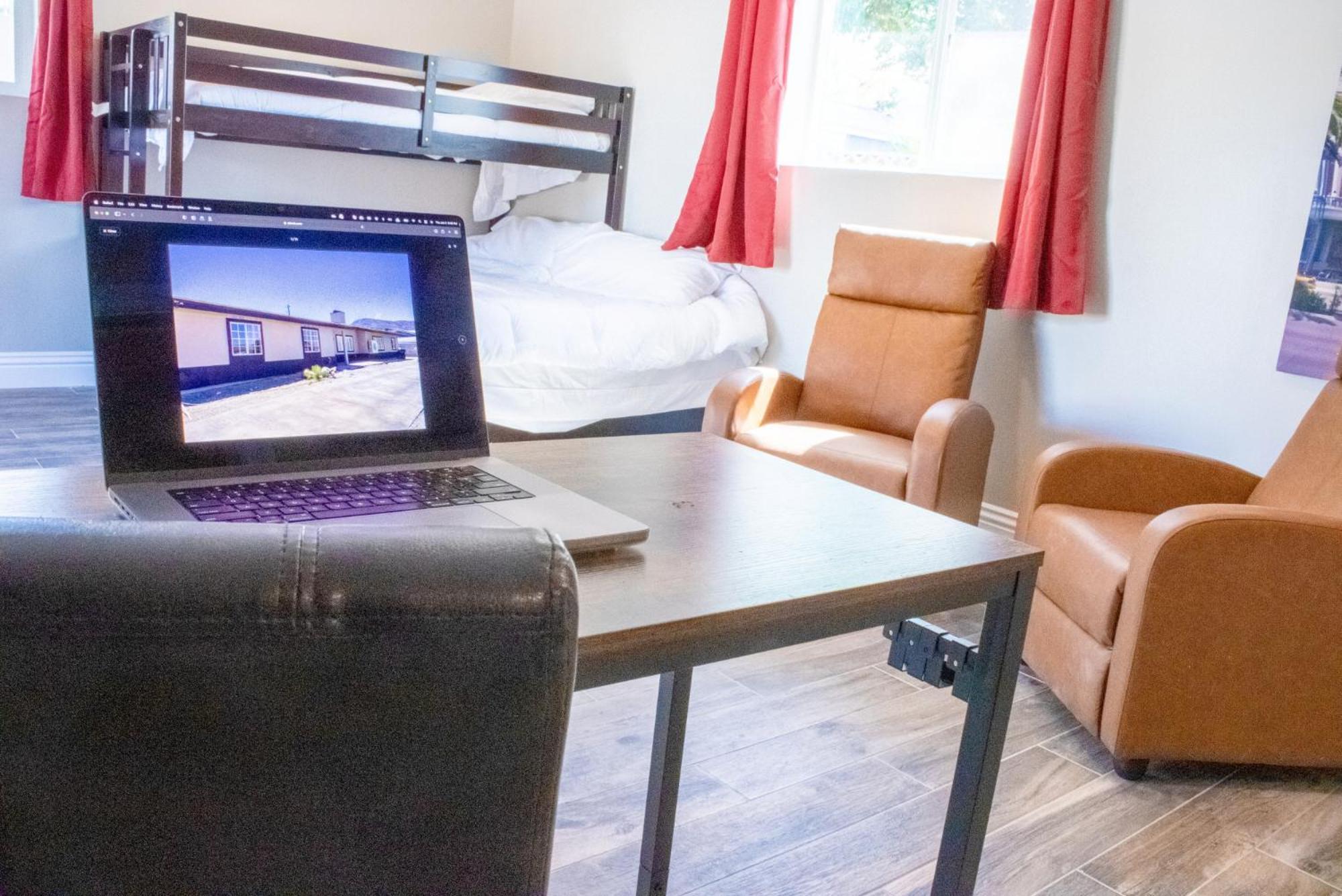 Сasa de vacaciones Lux Private - Pool, Billiards, 8 Smart Tvs, Board Games, Cotton Bedding - The Stone Sanctuary At Mccullough Hills Trailhead Las Vegas